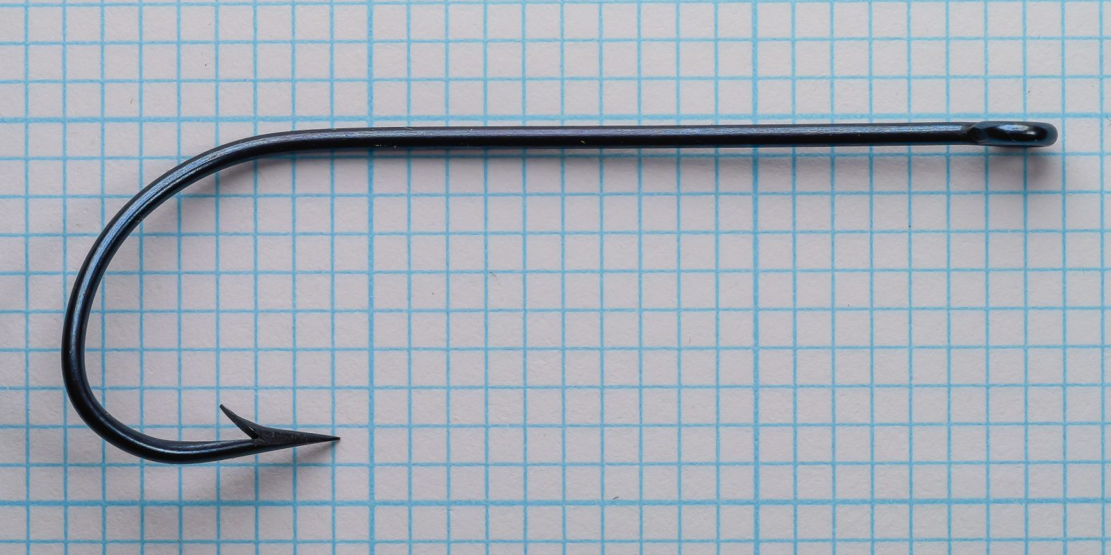 Milward 2599 Hook full profile — complete hook from eye to point showing the straight-ring eye, shank, and full New York bend geometry — size 4/0 — photographed on measurement grid