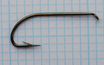 Mustad 1921 — complete hook profile showing Limerick bend — size 3 — turned-down tapered eye