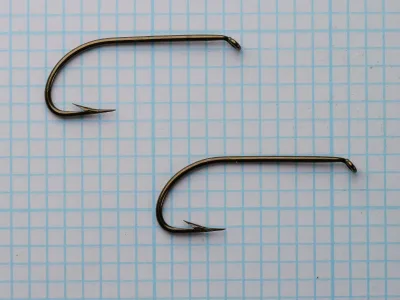 Mustad 1921 — two hooks comparison showing consistency — size 3 — Norwegian manufacturing quality