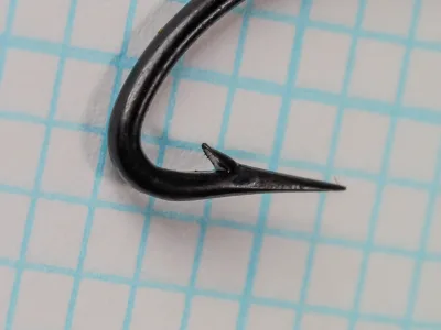 Mustad 33005 Chestertown Hook — side profile of point and barb — Size No. 7 — sharp tapered point with close-cut barb