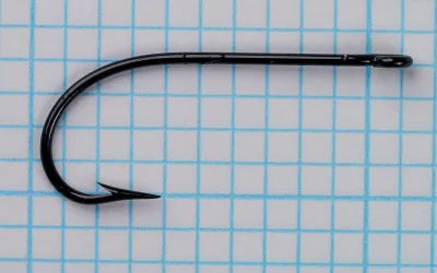 Mustad 3365 Hook — side profile view showing sproat bend and straight ringed eye — size 3 — black japanned finish
