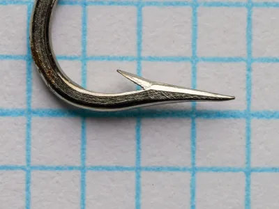 Mustad 3406 B — hook point detail — size 4 — Superior point and nickel finish close-up