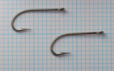 Mustad 3406 B — two hooks comparison — size 1 — showing consistency in manufacturing