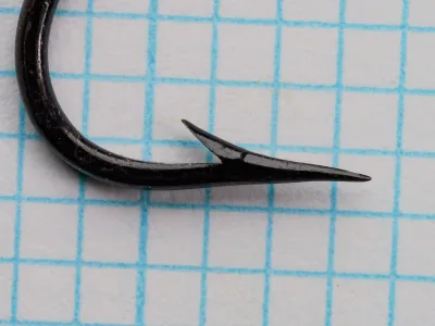 Mustad 36890 — point geometry close-up — Dublin point angle — size 3/0