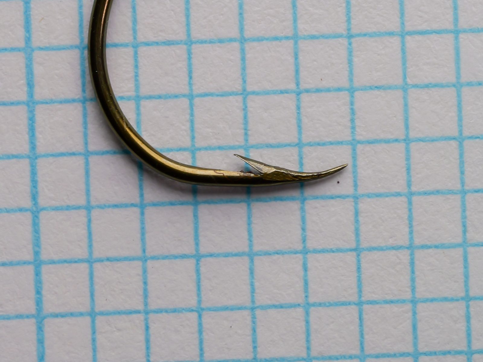 Mustad 37360 Aberdeen — point and barb detail — size 3/0 — curved-in point geometry