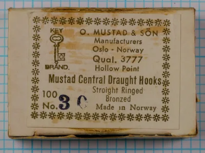 Mustad 3777 Central Draught — original cardboard box with intact printed label and snowflake border — size 100 No. 3/0 — showing eight-line label format and Key Brand trademark