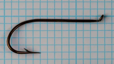 Mustad 3980 Kendal Kirby — single hook size 1/0 — full side profile showing bend, shank, eye, and point