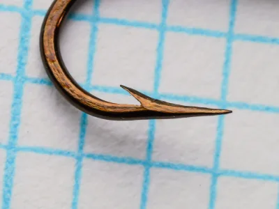 Mustad 541 hook full profile and shank — top view showing reversed kirbed offset and round bend geometry — size No. 10, bronzed finish