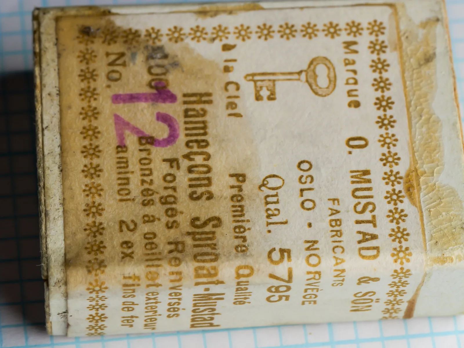 Mustad Qual. 5795 — original packaging label showing Key Brand logo and French text specification — Size 12 — Bronzed Sproat hook card