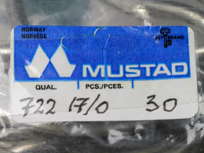 Mustad 722 Packaging Label — Key Brand blue and white label with handwritten size and quantity annotations