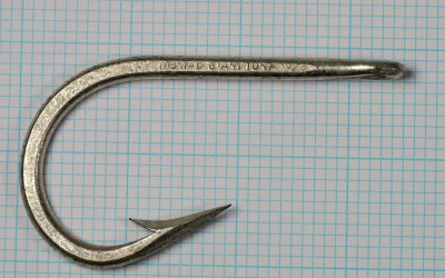 Mustad 7734 Giant Tuna Hook — overall hook profile showing bend and needle-eye — size 10/0 — forged extra-heavy wire