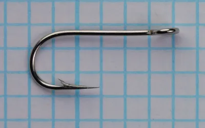 Mustad 7925 — side profile on measurement grid — size 10 — showing overall hook geometry and proportions