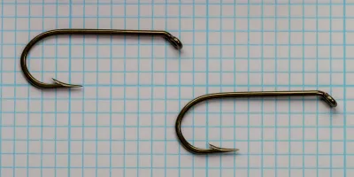 Mustad 7957 BX — two specimens shown for comparison of bend depth and shank proportions — bronzed — size No. 2