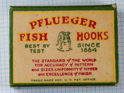 Pflueger Carlisle box exterior — back and side panels showing manufacturer information and claims — size 6