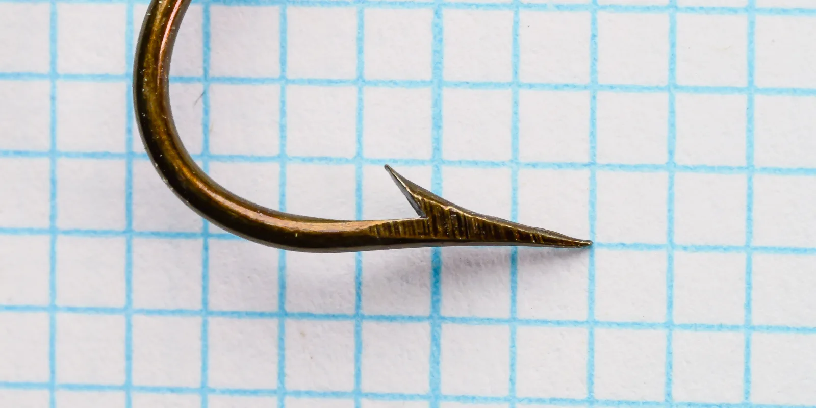 Pflueger Bulldog Carlisle 8921 — close-up of point and barb geometry — size 4/0 — mechanically filed point