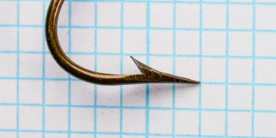 Pflueger Bulldog Carlisle 8921 — close-up of point and barb geometry — size 4/0 — mechanically filed point