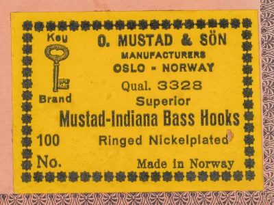 Mustad 3328 Superior Mustad-Indiana Bass Hooks — yellow salesman card label showing product specifications and Key Brand logo