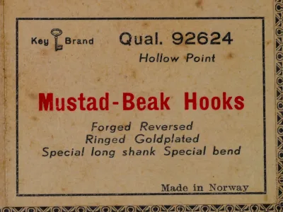 Mustad 92624 sales card label — detail of printed and hand-written descriptive text, Key Brand logo, Oslo Norway manufacturing location