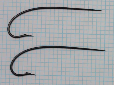Partridge CS10/3 — single hook size 3/0 — side view on measurement grid — showing shank length and gap width