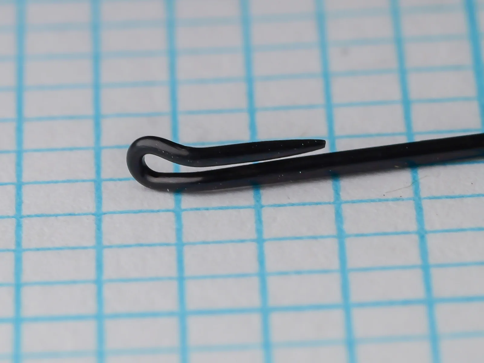 Partridge CS2/SH BL Size 8 — close-up of looped down-eye showing tapered eye loop and forward offset on a black japanned hook