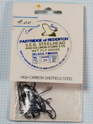 Partridge CS2/SH BL Original Complete Package — circular card label mounted on white backing with clear plastic sleeve containing 25 hooks