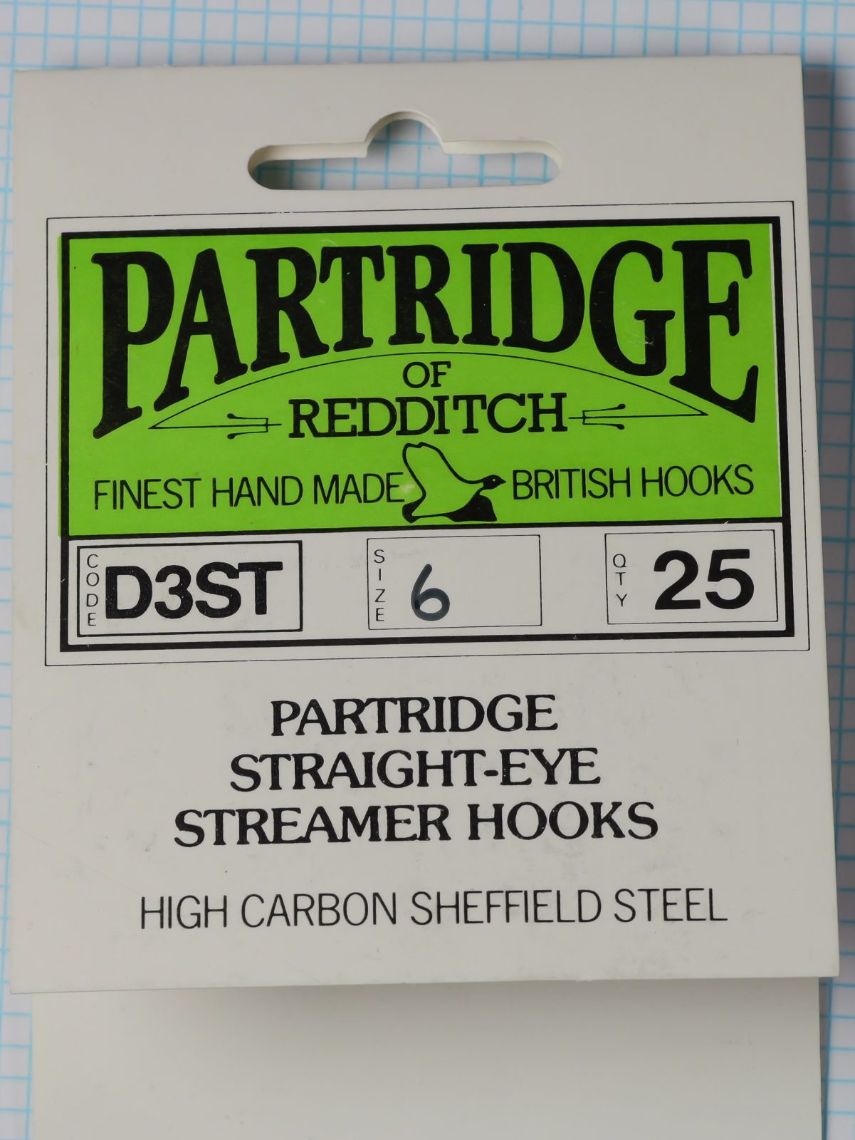 Partridge D3ST Straight-Eye Streamer Hook package front label — green banner with bulldog trademark, specification box showing model code, size 6, quantity 25 — cream kraft cardboard