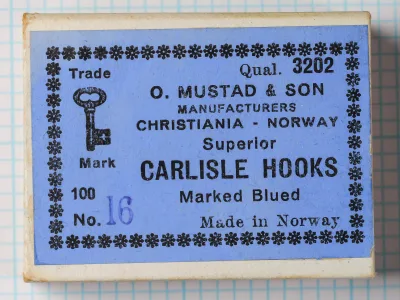 Mustad 3202 Superior Carlisle Hook vintage box label, blue with black text and key trademark