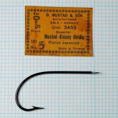 Mustad 3455 Kinsey vintage salmon hook packaging — original eight-line label showing Key Brand logo, Oslo-Norway origin, Qual. 3455 code, Superior point, Flatted Japanned finish