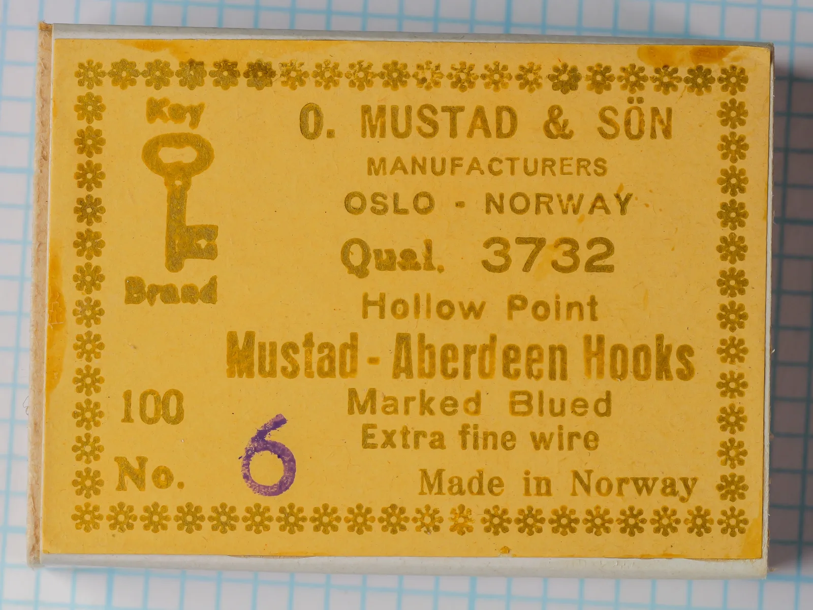 Mustad 3732 Aberdeen Hook — original yellow slide box packaging — size 6 — marked shank blued finish