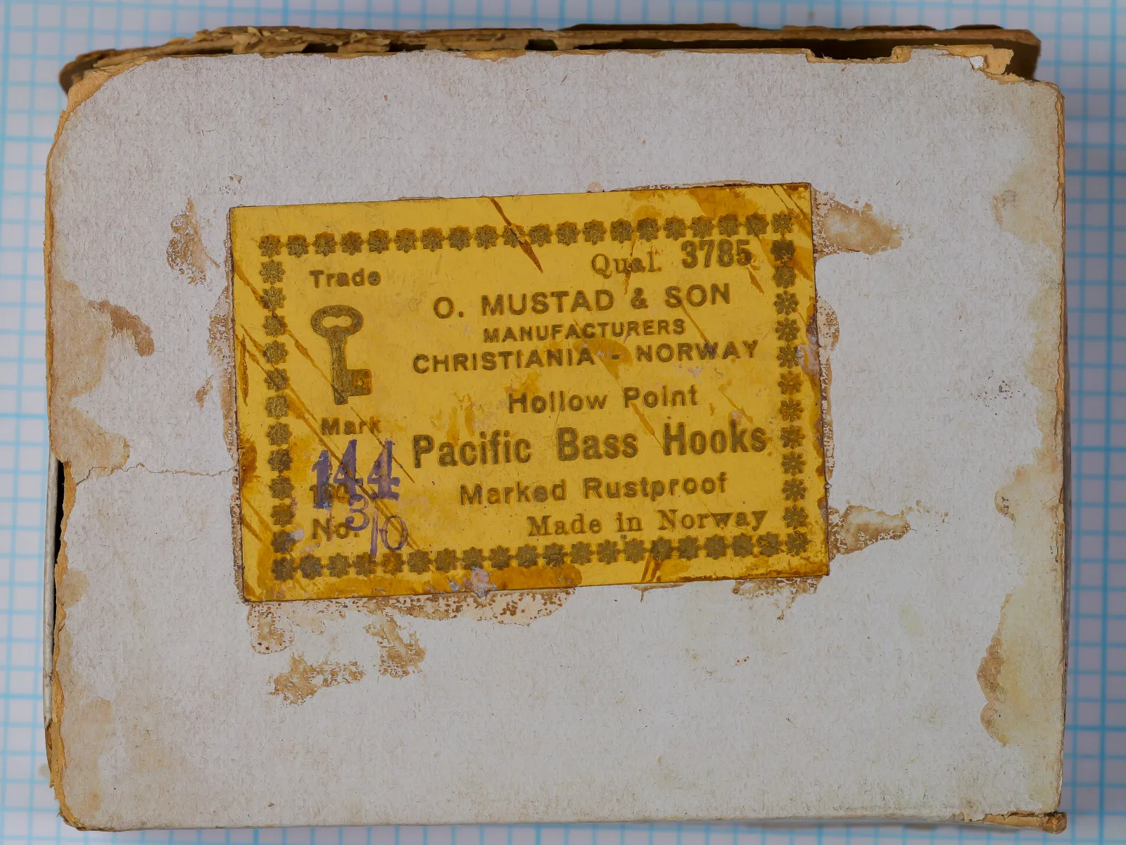 Mustad 3785 Pacific Bass Hooks — original cardstock box label — size 3/0 — yellow-gold letterpress label with Key Brand logo and 'Marked Rustproof' designation