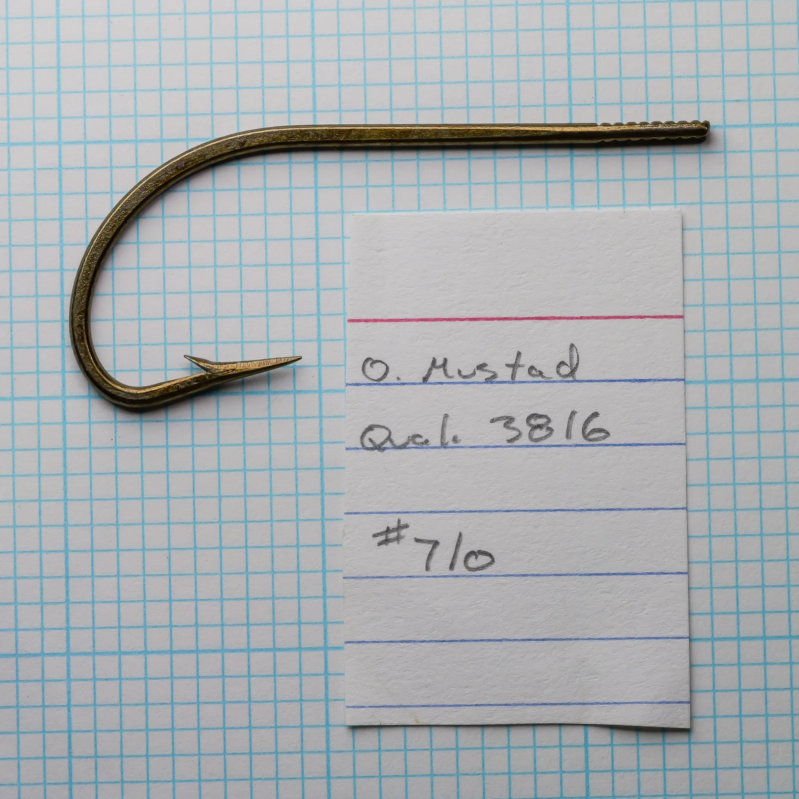 Mustad 3816 — full hook profile with specimen card — size 7/0 — bronzed blind eye saltwater hook