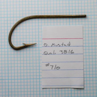 Mustad 3816 — full hook profile with specimen card — size 7/0 — bronzed blind eye saltwater hook