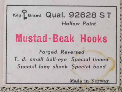 Mustad 92628 ST — packaging label — Key Brand logo, model designation, specifications text — letterpress print, cream card