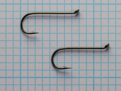 Partridge D5B Mayfly Hook — two specimen hooks side-by-side — size 8 — showing consistency and bend symmetry