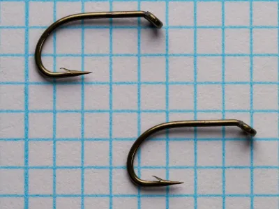 Partridge G3A Sproat Wet Fly Hooks — two hook specimens on 1/10-inch measurement grid, side profile showing sproat bend and looped up-eye, bronzed finish, size 12–16, Redditch-era production