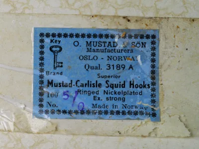 Mustad 3189 A — original Key Brand packaging label — size 5/0 — blue label with star border