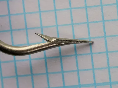 Mustad 3189 A — point and barb detail — size 5/0 — superior point with single barb