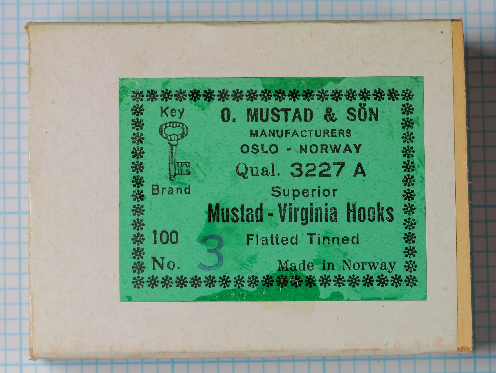 Mustad 3227 A Virginia Hook — original cardboard box with green Key Brand label — size No. 3 — showing company name and product specifications