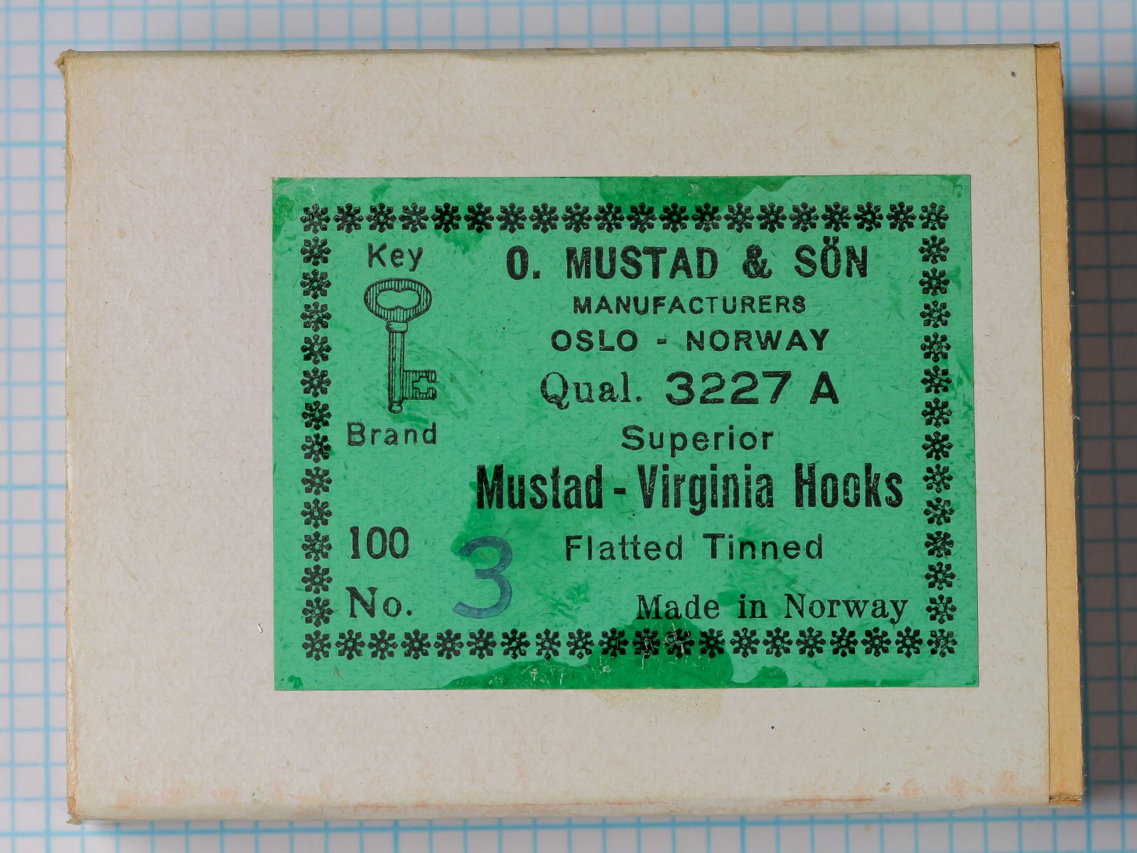 Mustad 3227 A Virginia Hook — original cardboard box with green Key Brand label — size No. 3 — showing company name and product specifications