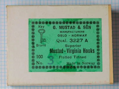 Mustad 3227 A Virginia Hook — original cardboard box with green Key Brand label — size No. 3 — showing company name and product specifications