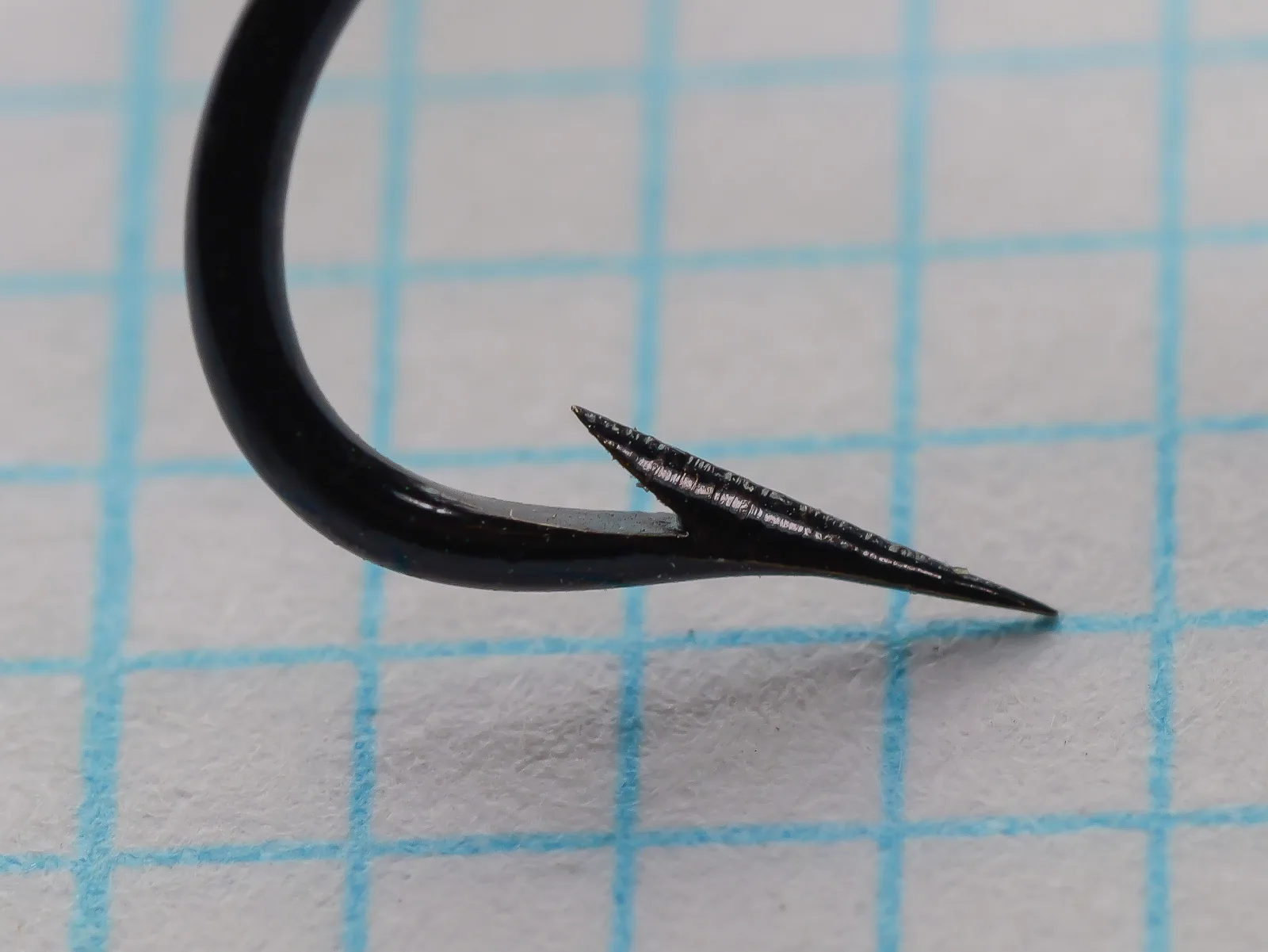 Mustad 3570 Double Fly Hook — side profile showing point and barb geometry — size No. 2 — superior point with near-straight inner taper