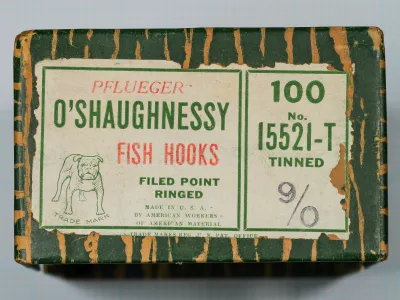 Pflueger O'Shaughnessy 15521-T — original factory box with green and cream label showing bulldog mascot and size 9/0 designation — vintage American bait hook package