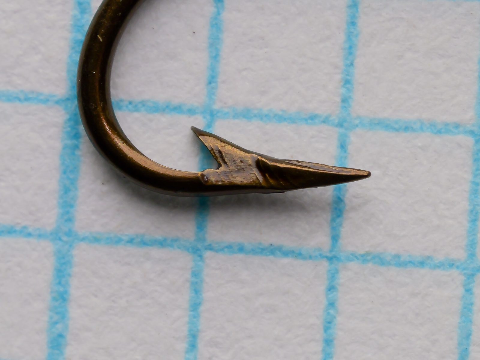 Pflueger Sproat 3521-Br No. 10 — close-up of hook point and barb showing mechanically filed superior point geometry and bronzed finish color