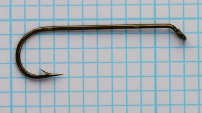 Nyack Brand Medium Long hook full profile showing tapered turned-down eye, sproat bend, and shank proportions, size 4