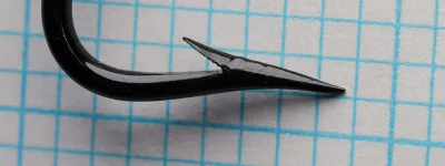 Mustad 3130 — point and barb detail view — size 8/0 — superior point geometry