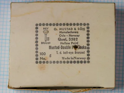 Mustad 3582 — vintage box size 6 — smallest documented size — collector quality packaging