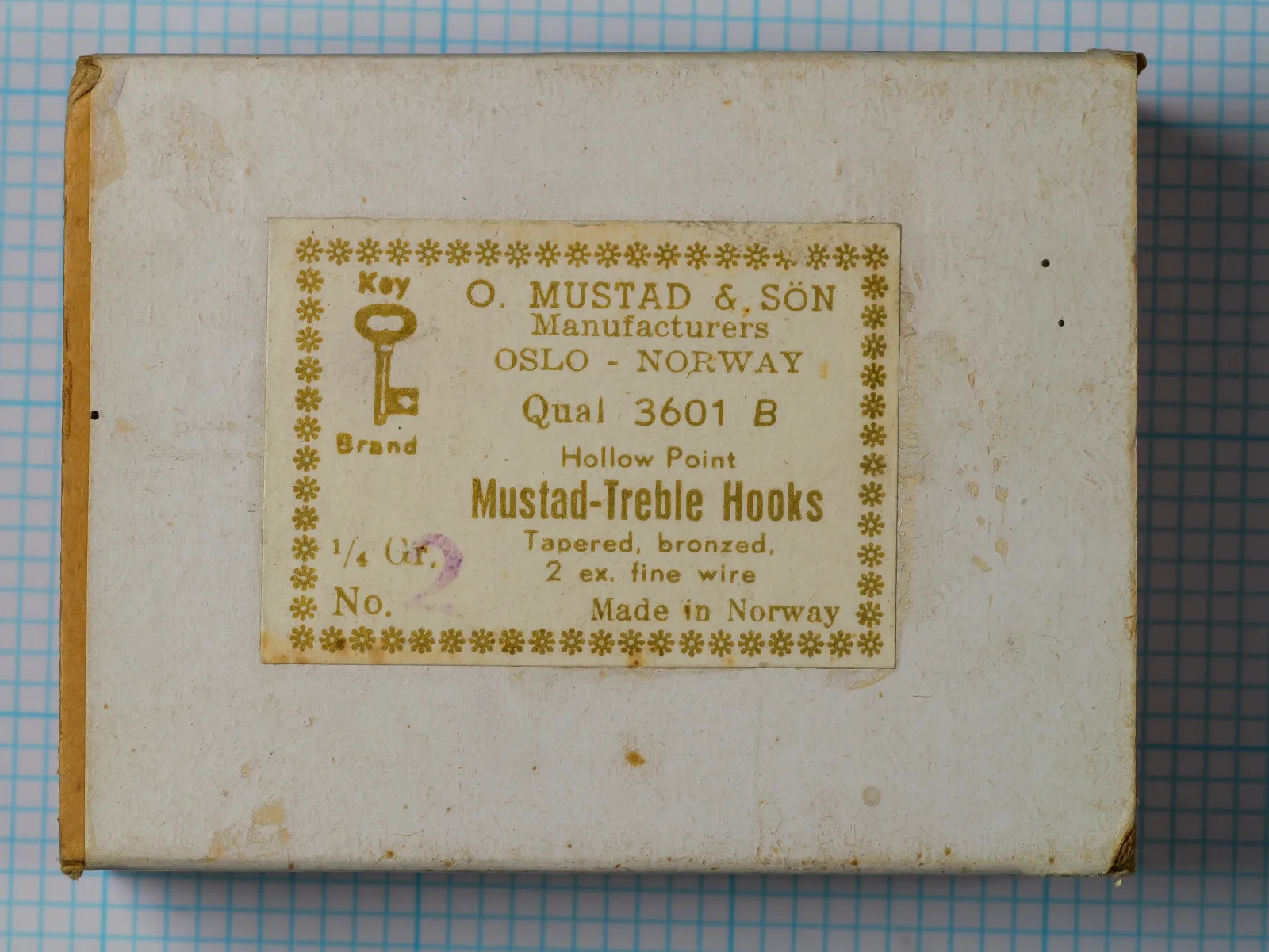 Mustad 3601 B Treble Hook — original cardboard box with golden eight-line Mustad label — Size No. 2 — Oslo-era classic labeling