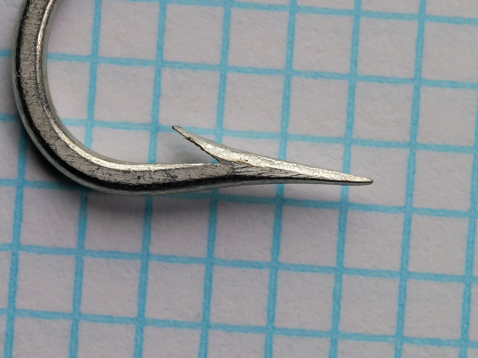 Mustad 34185 O'Shaughnessy — superior point detail — size 2/0 — straight inner taper