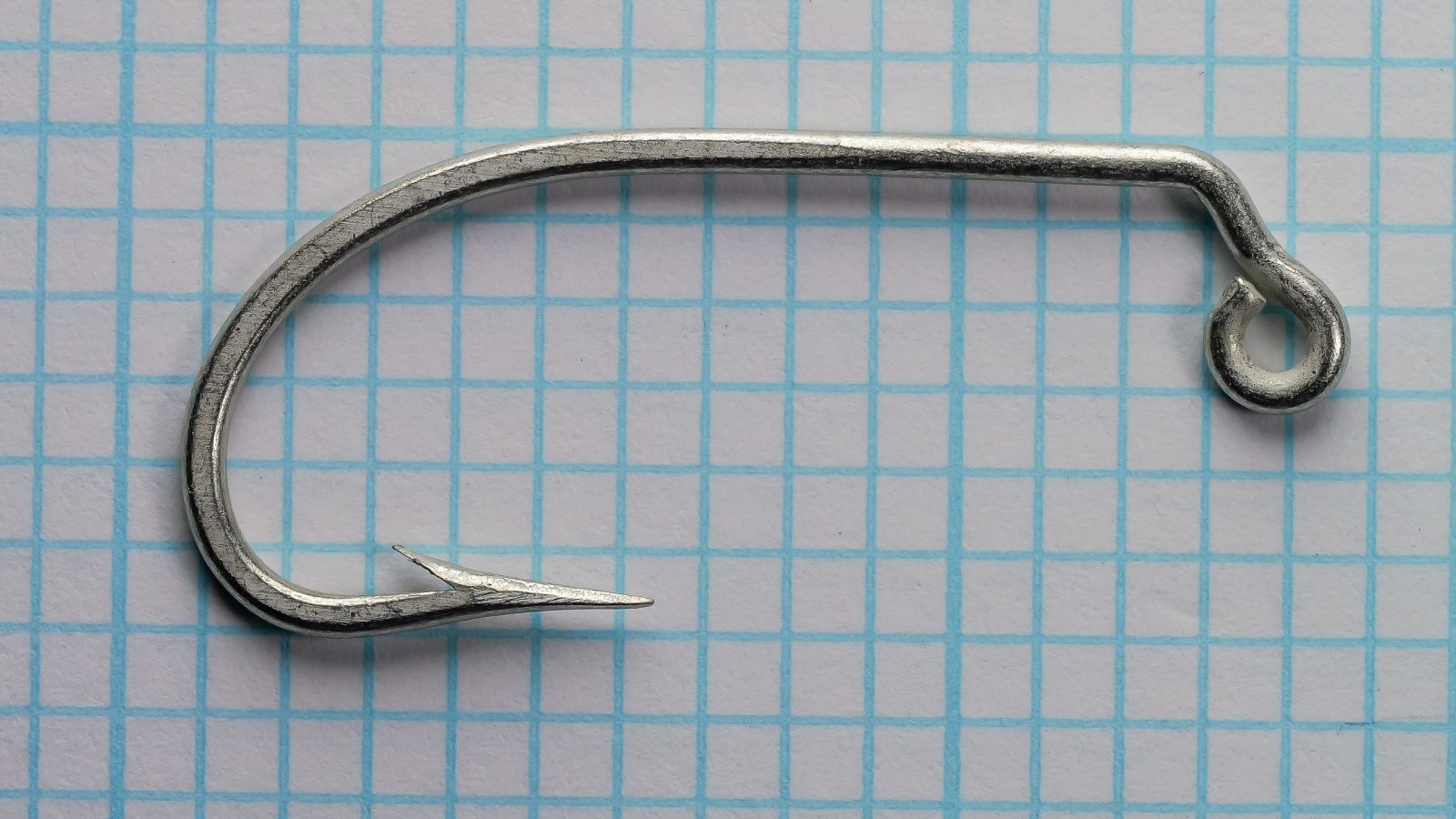 Mustad 34185 O'Shaughnessy — complete hook profile — size 2/0 — turned-down ball eye