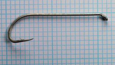 Mustad 92616 ST Beak Hook — full-length hook profile on measurement grid showing straight ring eye, long shank, and characteristic inward-recurving beak point — size 2/0 tinned